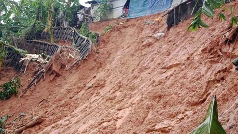 রোহিঙ্গা ক্যাম্পে পাহাড় ধস, ৯ জনের মরদেহ উদ্ধার