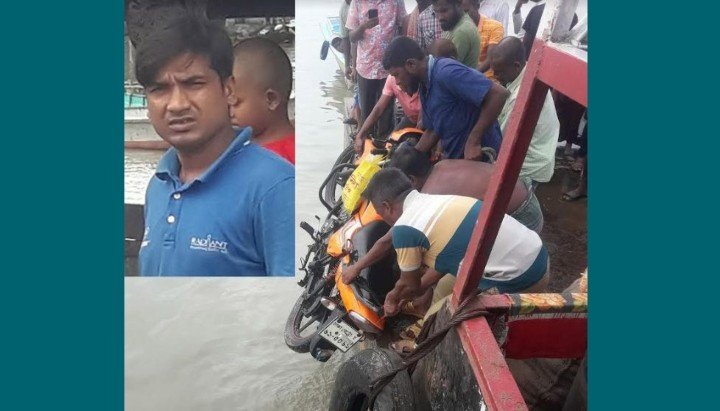 ফেরিতে উঠতে গিয়ে অল্পের জন্য রক্ষা মোটরসাইকেল আরোহীর