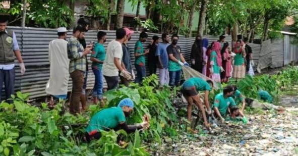 গলাচিপায় ভাইরাল হওয়া ময়লার পুকুর পরিষ্কার করলো বিডি ক্লিন