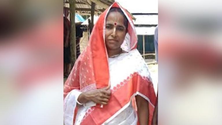 বিয়ের দাওয়াত না দেওয়ায় প্রতিবেশীর হামলা – গৃহবধূ নিহত