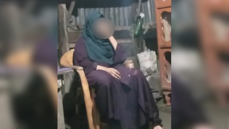 স্বামীকে তালাক দিয়েই প্রেমিকের বাড়িতে হাজির তরুণী, অতঃপর…