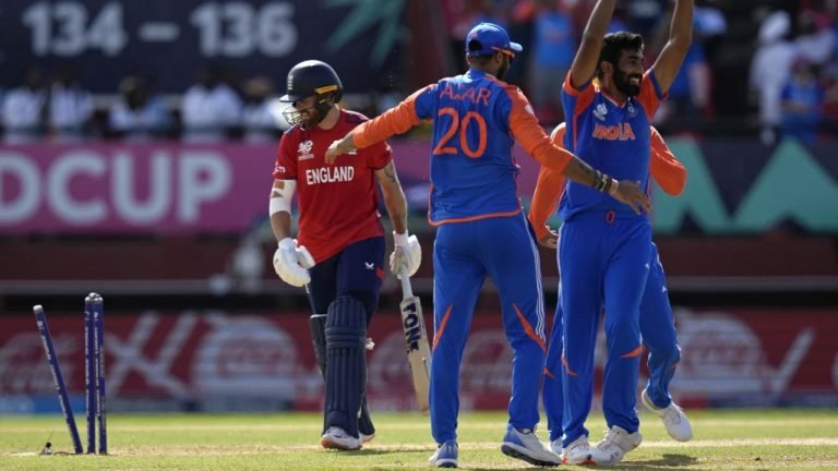 ইংল্যান্ডকে বিদায় করে ফাইনালে ভারত