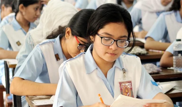 লালমোহনে এইচএসসি পরীক্ষায় বসছে ১৯১১ শিক্ষার্থী