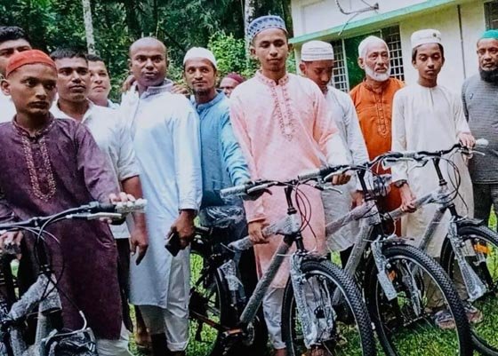 ৪১ দিন জামাতে নামাজ পড়ায় সাইকেল উপহার পেল দেড় শতাধিক