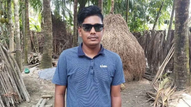 বিশ্ববিদ্যালয়ে ভর্তি হলেও দুশ্চিন্তায় দিন কাটছে পিরোজপুরের প্রতিবন্ধী ইমরানের