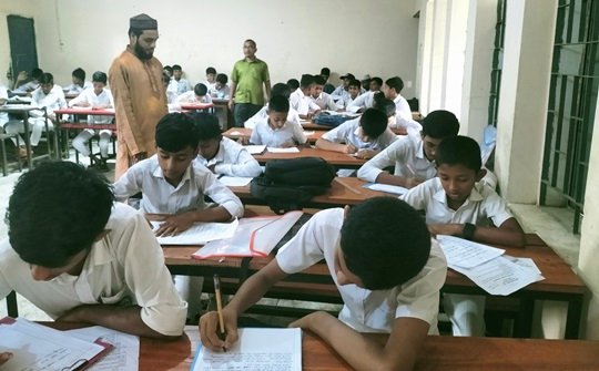 দৌলতখানে নতুন কারিকুলামে ৫ঘন্টা পরীক্ষায় শিক্ষার্থীরা খুশি