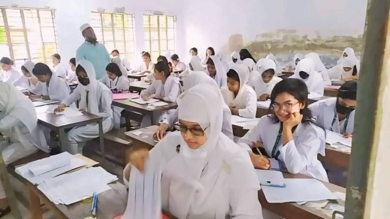 পটুয়াখালীতে এইচএসসি পরীক্ষায় ১৭২ জন অনুপস্থিত