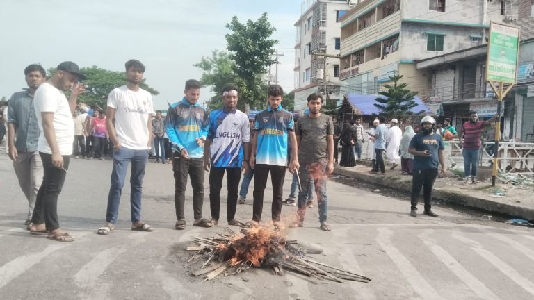 বরিশাল- কুয়াকাটা মহাসড়কে বন্ধ করে বিক্ষোভ 
