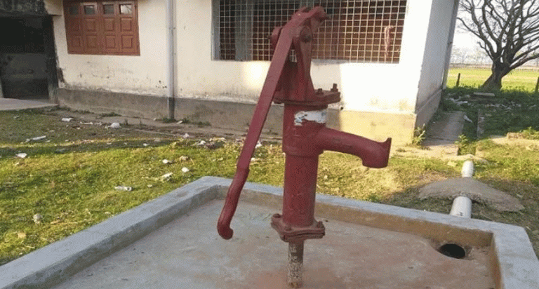 ঝালকাঠিতে পানি উঠছে না অধিকাংশ নলকূপে!