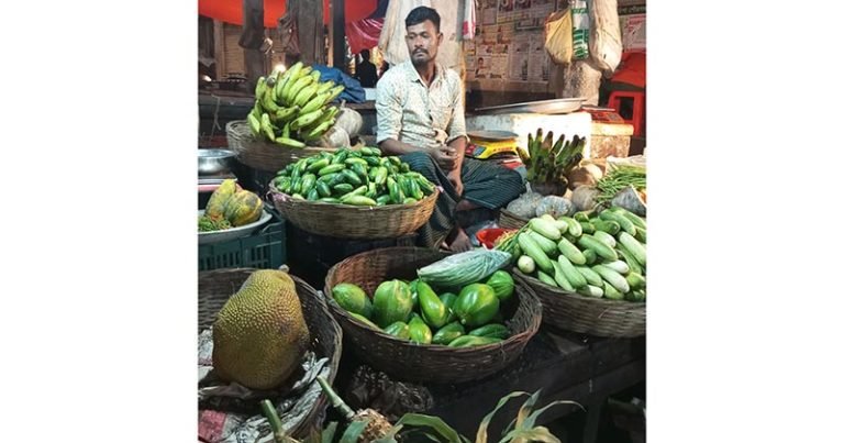 পটুয়াখালীতে মাছ ও সবজি বাজার আগুন