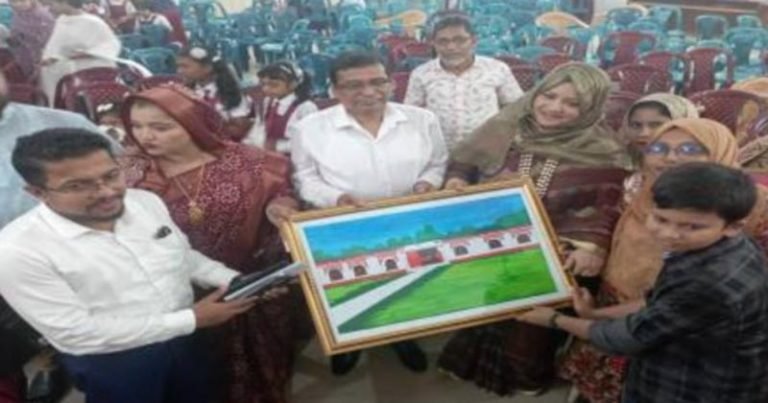 গলাচিপায় শিশু শিক্ষার্থীদের সংবর্ধনায় মুগ্ধ হলেন পরিকল্পনা সচিব