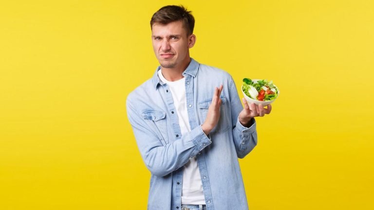 বর্ষাকালে যেসব খাবার এড়িয়ে চলতে হবে