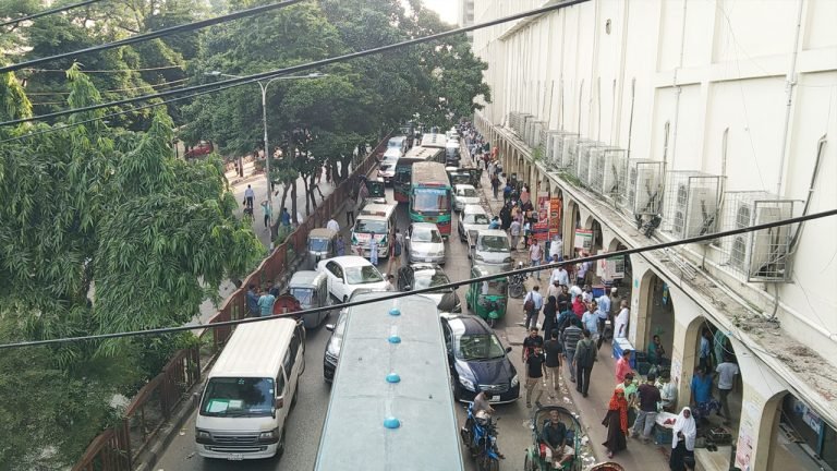 বাংলা ব্লকেড : অচল শাহবাগ, বাড়ছে যানবাহনের সারি