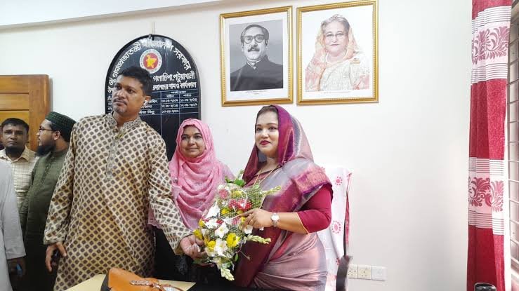 গলাচিপায় প্রথম নারী উপজেলা চেয়ারম্যানের দায়িত্বভার গ্রহণ