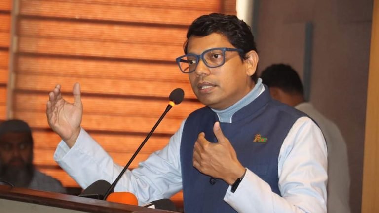 বিমানবন্দরে আটক সাবেক তথ্যপ্রযুক্তি প্রতিমন্ত্রী জুনাইদ আহমেদ পলক