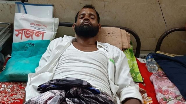 পটুয়াখালীতে আদালত চত্বরে মারধরের শিকার সাবেক মেম্বার