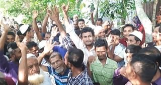 পটুয়াখালীতে ইপিজেডের কাজে বাধা – ক্ষতিপূরণ চেয়ে বিক্ষোভ জমির মালিকদের