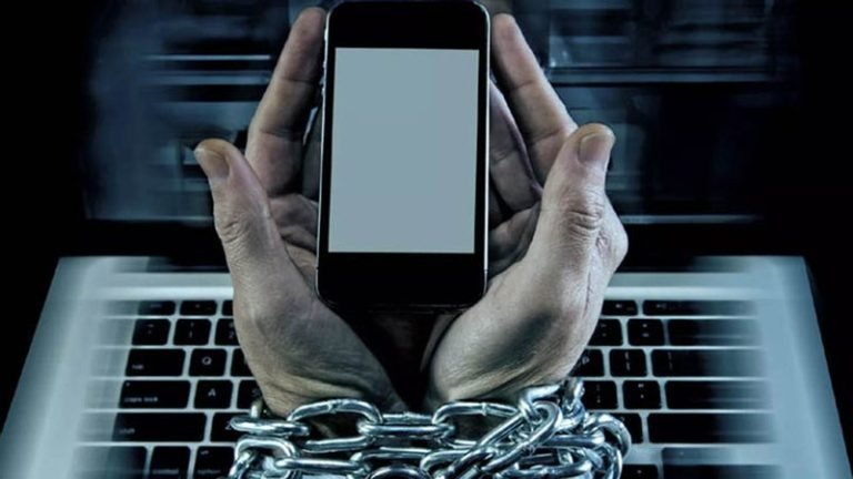 সামাজিক যোগাযোগ মাধ্যমে আসক্তি এবং ইন্টারনেটের ক্ষতিকর দিক