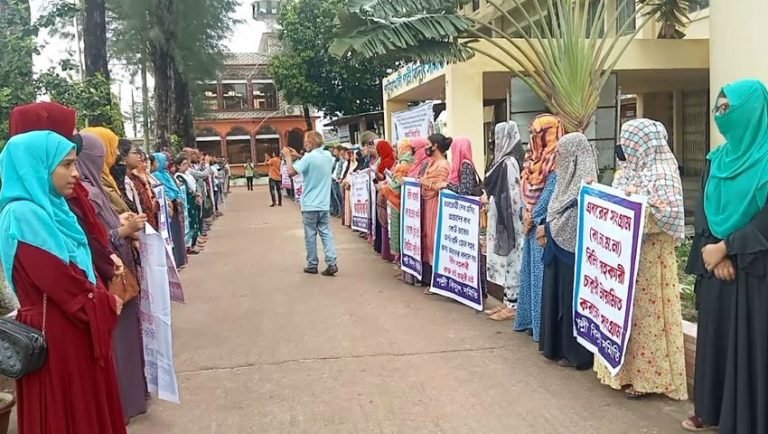 পটুয়াখালী পল্লী বিদ্যুৎ সমিতির কর্মকর্তা-কর্মচারীদের কর্মবিরতি পালন