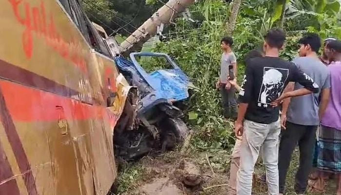 ভাঙ্গায় বাস-পিকআপ সংঘর্ষে নিহত ২, আহত ১০
