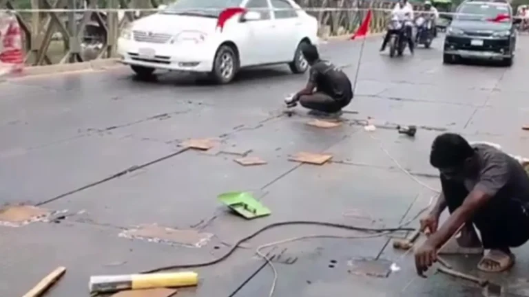 বার্ধক্যের ভারে চলছে ঝালকাঠির ঝুঁকিপূর্ণ বাসন্ডা সেতু