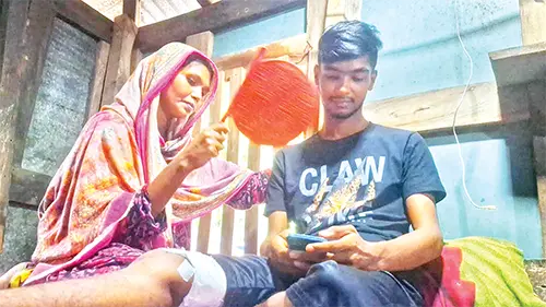 অর্থের অভাবে চিকিৎসা থেকে বঞ্চিত গুলিবিদ্ধ বরগুনার রেদোয়ান