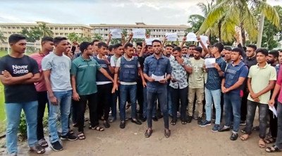 দাবি আদায় না হওয়া পর্যন্ত কাজে ফিরবেন না বরিশালের এপিবিএন সদস্যরা