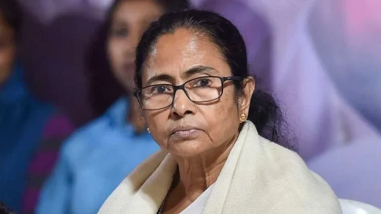 মমতাকে পদত্যাগের আল্টিমেটাম শিক্ষার্থীদের