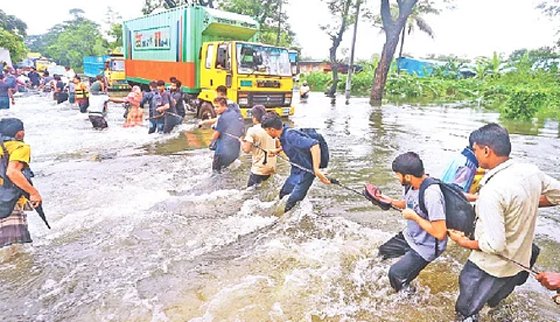 বন্যাদুর্গতদের সহায়তা পাঠিয়েছে বরিশালের মন্দির কমিটি