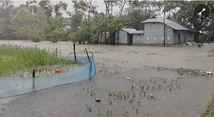 পটুয়াখালীতে টানা বৃষ্টিতে স্থবির জন জীবন