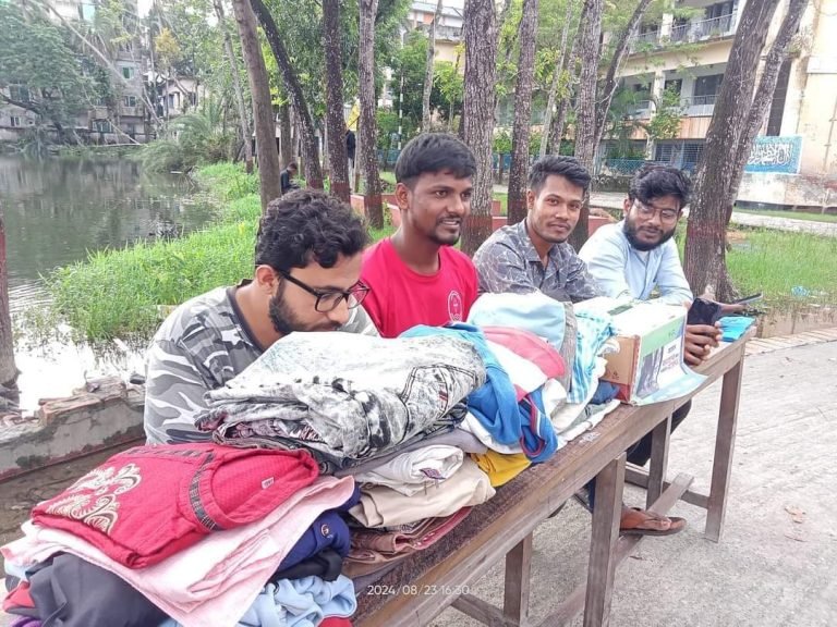 বন্যার্তদের জন্য বিএম কলেজের শিক্ষার্থীদের ত্রাণ সংগ্রহ