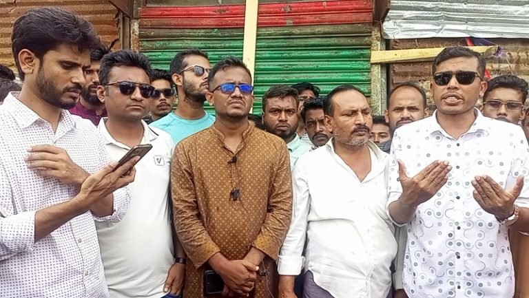 পটুয়াখালীতে লুটপাট-ভাংচুরকারীরা ছাত্রদলের কেউ না – শামীম, জাকারিয়া