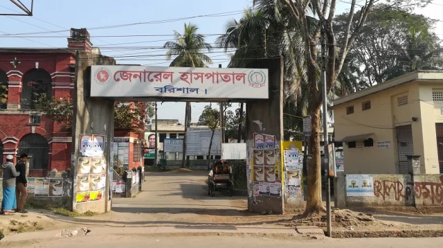 বরিশাল সদর হাসপাতালে শিক্ষার্থীদের তিনটি টিমের পরিদর্শন