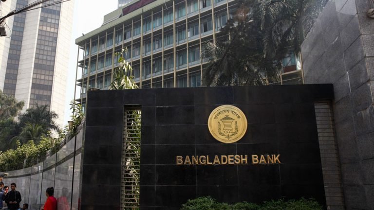 ব্যাংক থেকে নগদ ৩ লাখ টাকার বেশি তোলা যাবে না