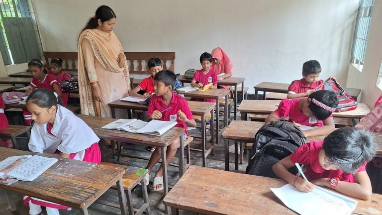 বরিশালে ক্লাসে ফিরেছে ৬৫ শতাংশ শিক্ষার্থী