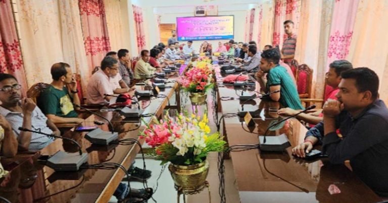 সাংবাদিকদের সাথে গলাচিপা উপজেলা চেয়ারম্যানের মতবিনিময় সভা