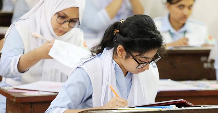 ১১ সেপ্টেম্বর থেকে হতে পারে এইচএসসির স্থগিত পরীক্ষা