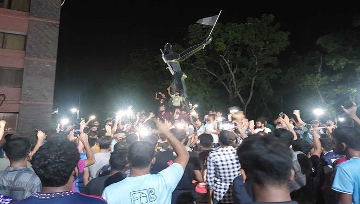 ভারতে বাঁধ খুলে দেওয়ায় দেশে বন্যা, প্রতিবাদে মধ্যরাতে উত্তাল পবিপ্রবি