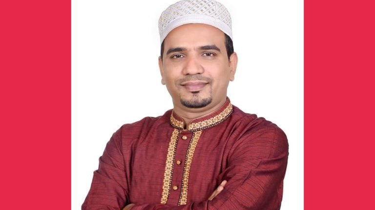 দুমকি উপজেলা চেয়ারম্যানকে জনতার জুতাপেটা