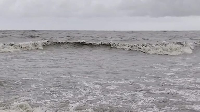 বঙ্গোপসাগরে সুস্পষ্ট লঘুচাপ – সমুদ্রবন্দরে ৩ নম্বর সতর্ক সংকেত