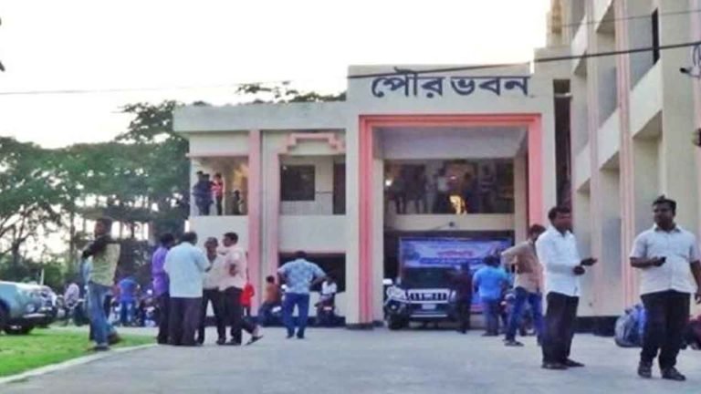 পটুয়াখালীর সাবেক মেয়রসহ ৬ জনের বিরুদ্ধে দুদকের মামলা