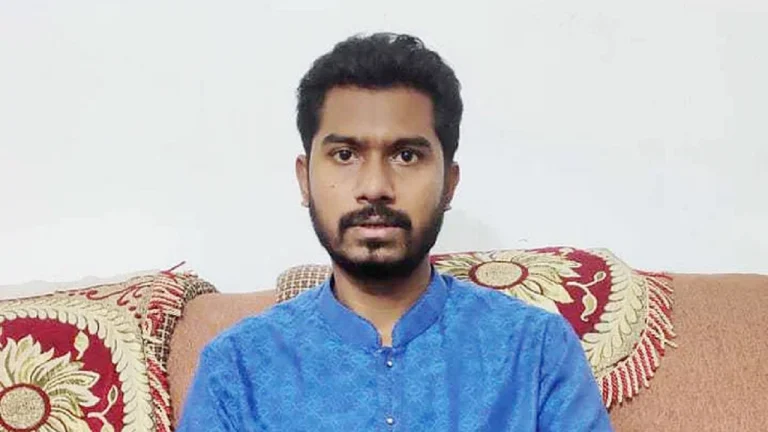 বন্যার্তদের পাশে দাঁড়াতে নিজ জেলা সফর বাতিল ভিপি নুরের