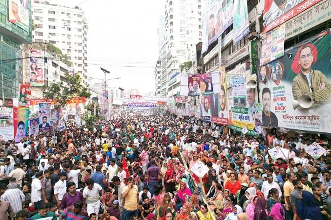 নেতাকর্মীদের উপস্থিতিতে সরগরম নয়াপল্টন