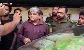 পটুয়াখালী গণপূর্ত বিভাগের নির্বাহী প্রকৌশলীরন সপরিবারে ভারতে পালানোর সময় আটক