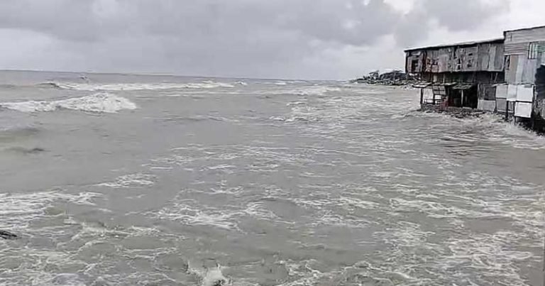 লঘুচাপের প্রভাবে উপকূলে ভারী বৃষ্টিপাত – পায়রা বন্দরে ০৩ নম্বর সতর্ক সংকেত