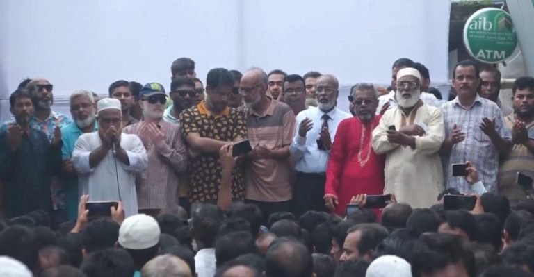 আন্দোলনে নিহতদের স্মরণে পিরোজপুর বিএনপির দোয়া মোনাজাত