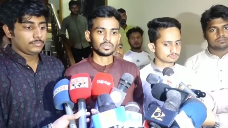 ভারতে বসে শেখ হাসিনা উসকানি দিচ্ছেন: আসিফ মাহমুদ