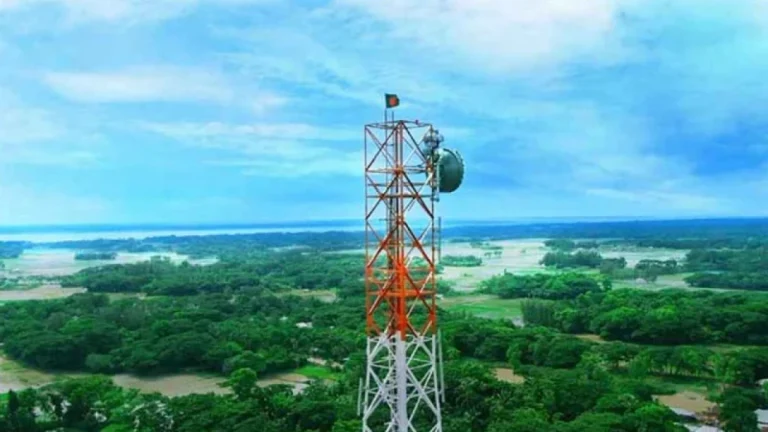 বন্যায় ১২ জেলার ২ হাজার মোবাইল টাওয়ার অচল