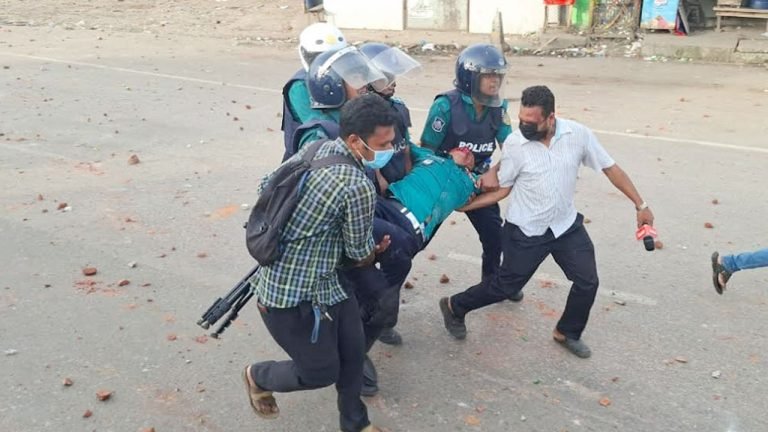 নিরাপত্তার নিশ্চয়তা পেলেই মাঠে নামবে বরিশালের পুলিশ