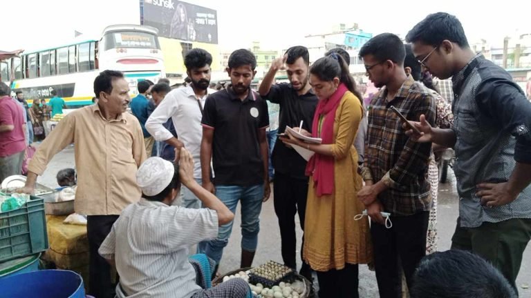 দ্রব্যমূল্য নিয়ন্ত্রণে বরিশালে সাধারণ শিক্ষার্থীদের বাজার মনিটরিং